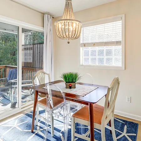 Well-Equipped Emerald Isle Townhome Pets Welcome! Exterior photo