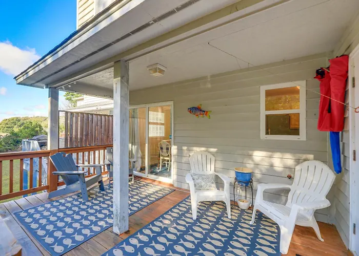 Well-Equipped Emerald Isle Townhome Pets Welcome!