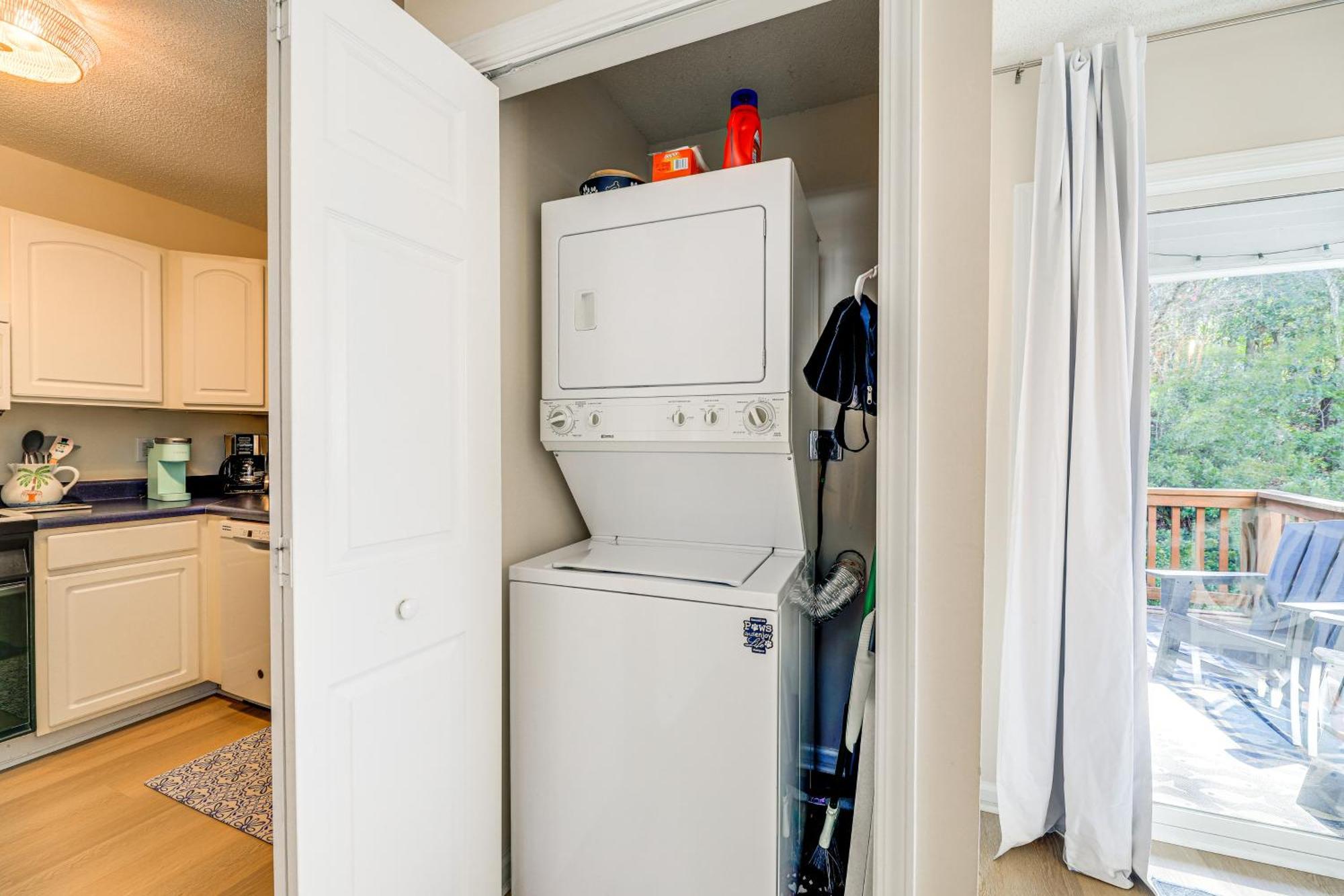 Well-equipped Townhome Pets Welcome! Emerald Isle