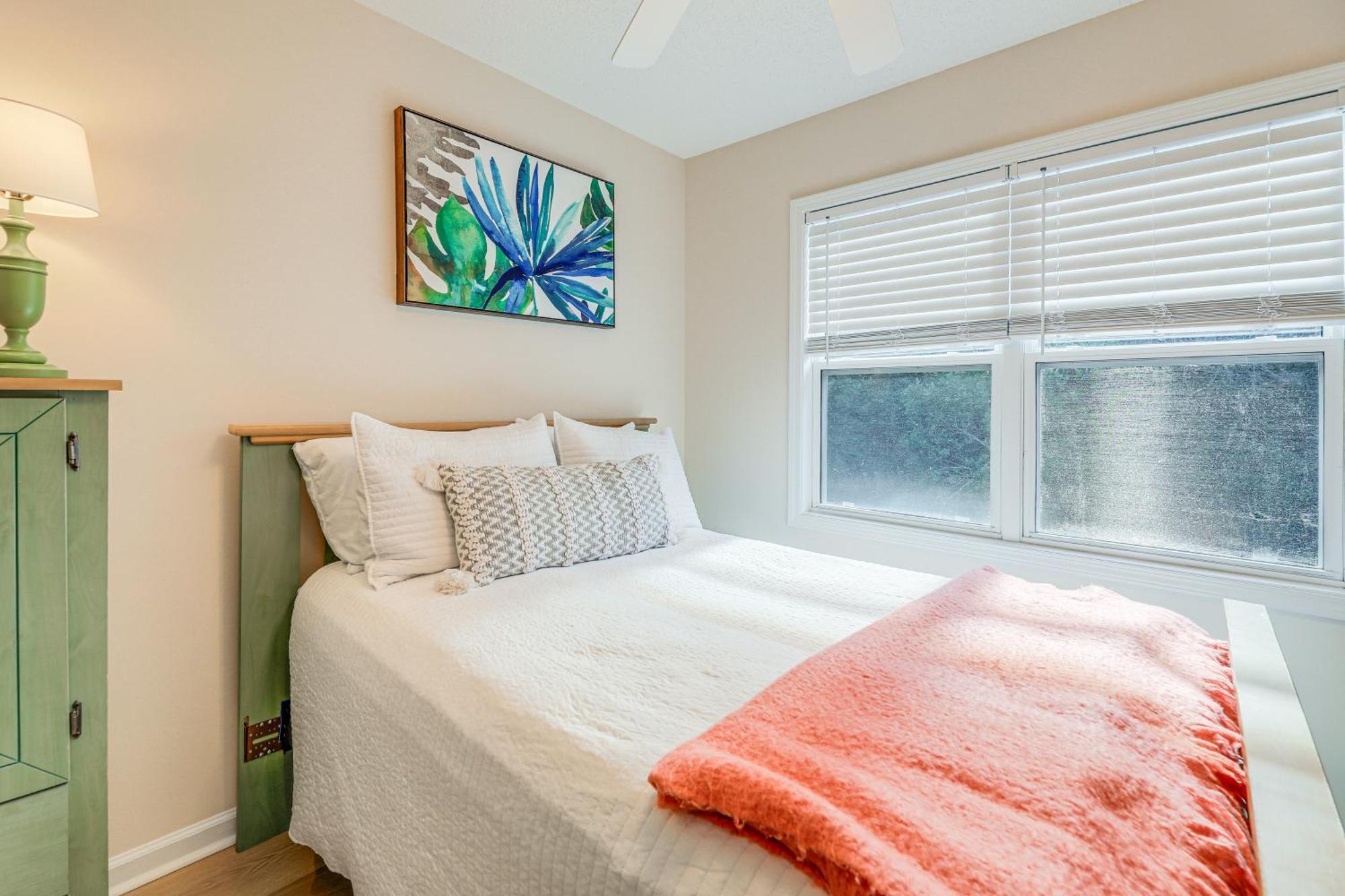 Well-equipped Townhome Pets Welcome! *