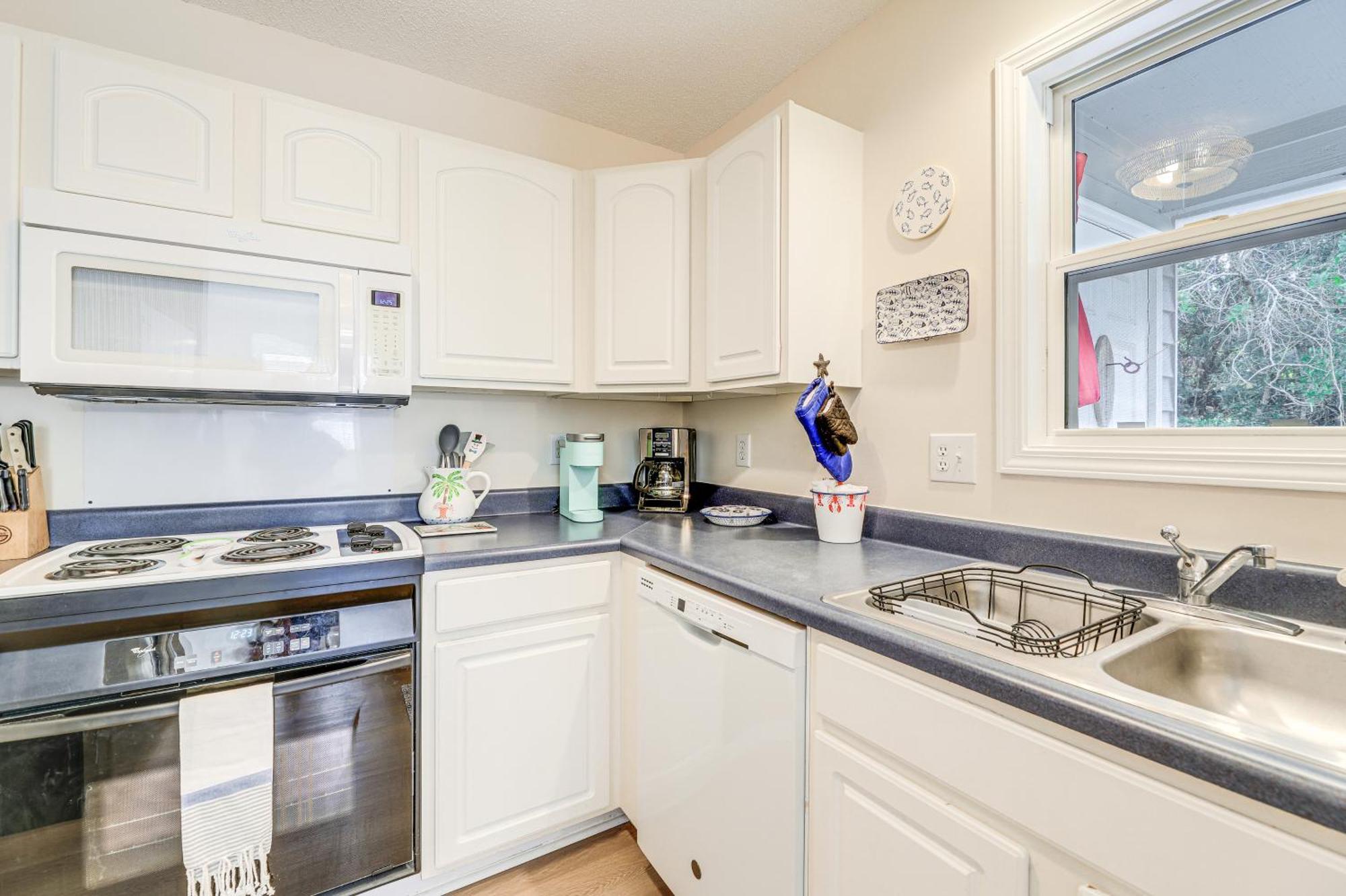 Well-equipped Townhome Pets Welcome! Emerald Isle